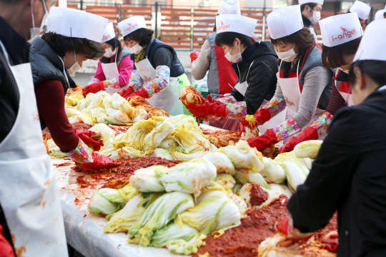 아이엔젤 김장나눔 사회공헌 활동(사진제공=아이엔젤)